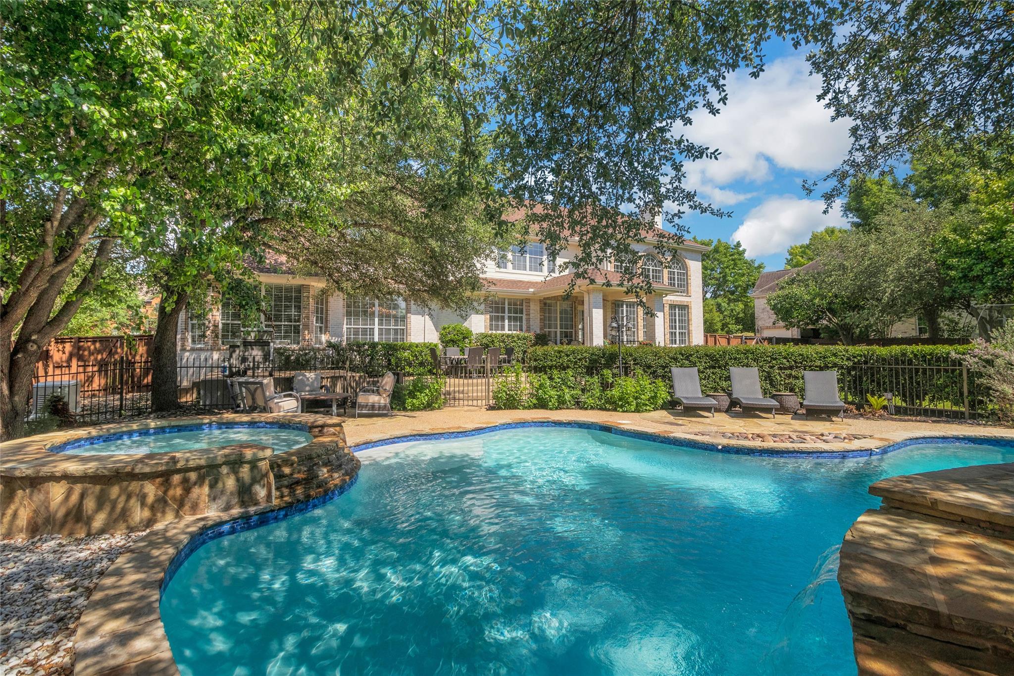 3239 Bay Hill LN