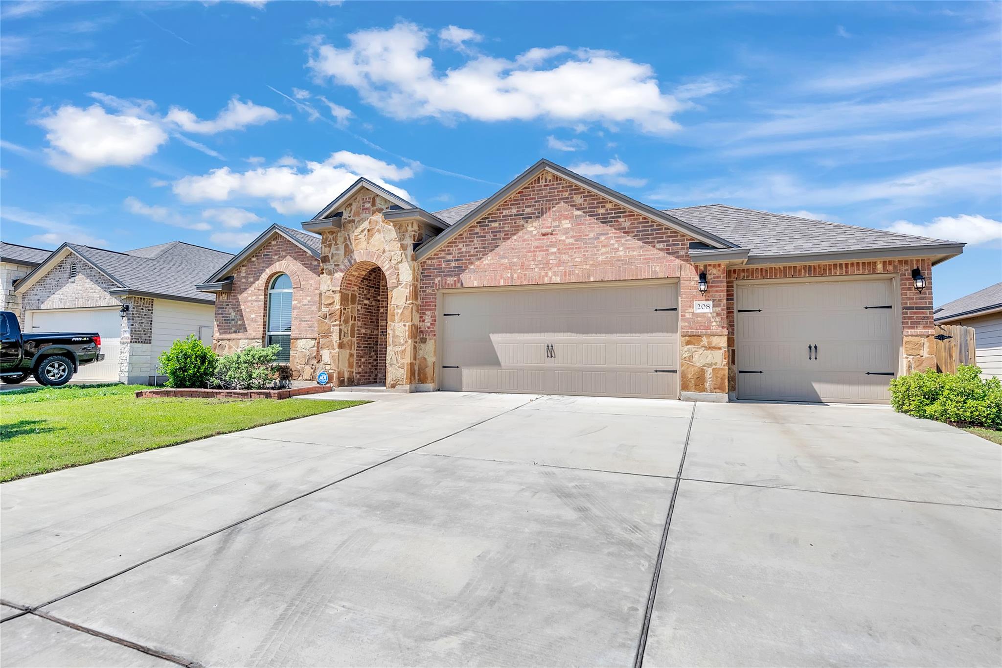 208 Nathaniel DR