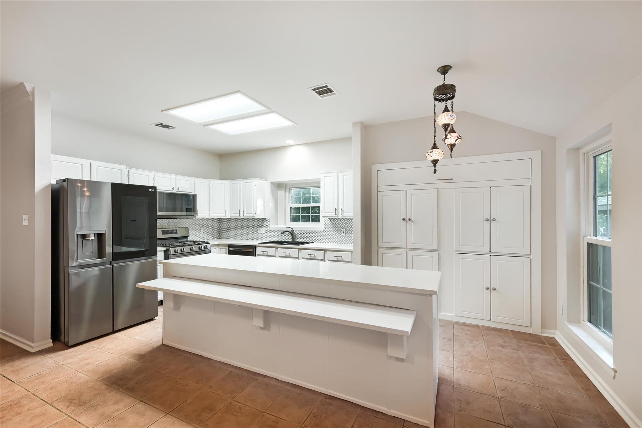 2223 Mockingbird DR