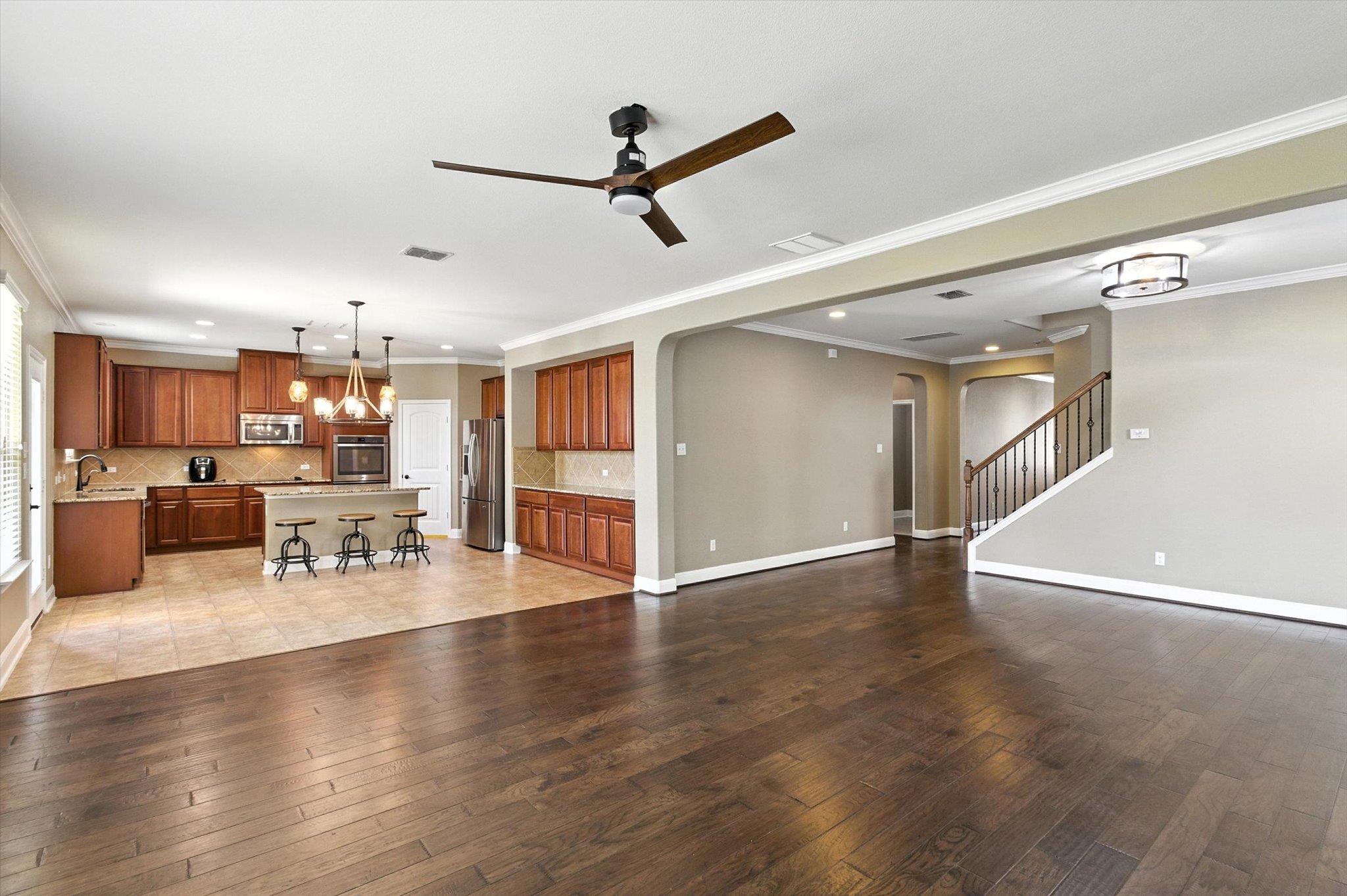 319 Hunters Hill DR