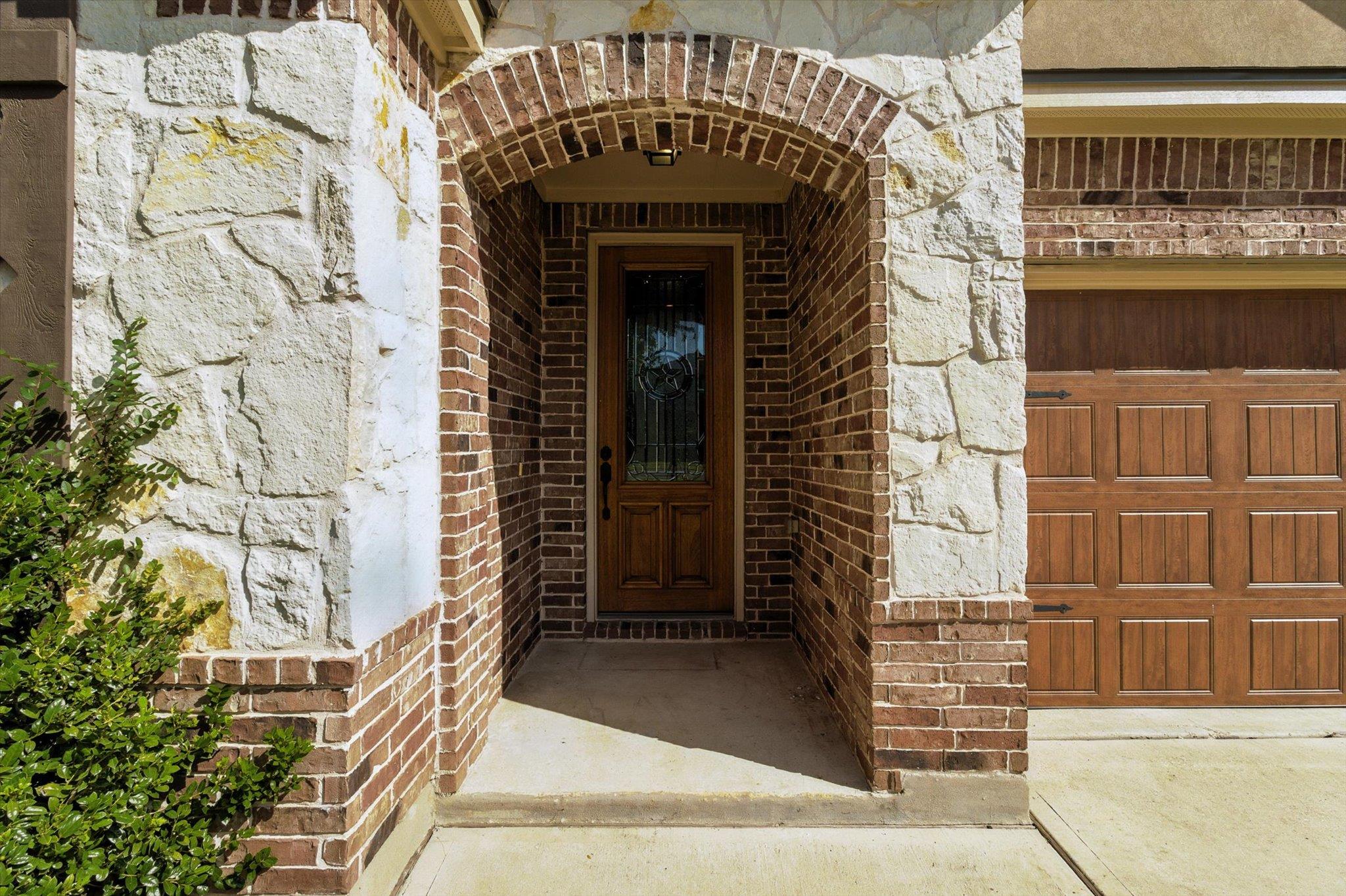 319 Hunters Hill DR