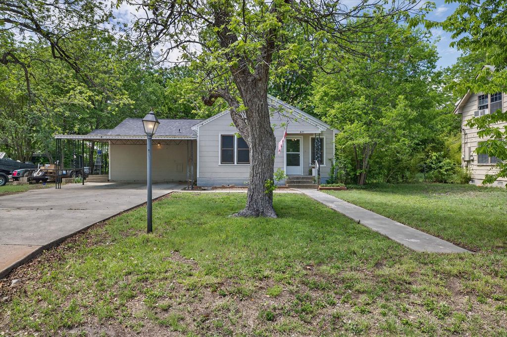 Photo of 621 S Main ST, Lockhart, TX 78644 (MLS # 1633438)