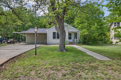Photo of 621 S Main ST, Lockhart, TX 78644 (MLS # 1633438)