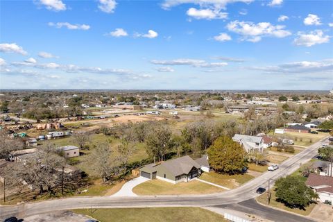 A home in Giddings