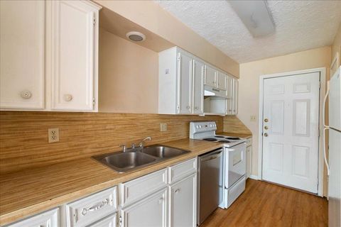 Photo of 908 N Lbj DR #6, San Marcos, TX 78666 (MLS # 9716711)