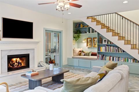 909 E 50th ST Austin TX 78751