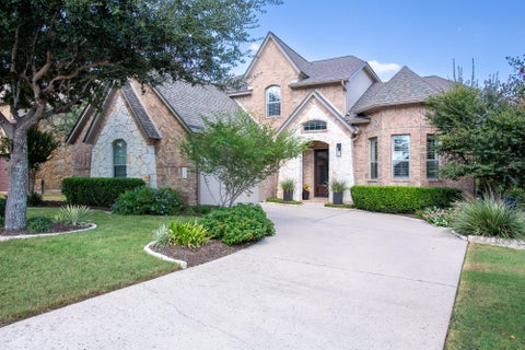 Photo of 4720 Mont Blanc DR, Bee Cave, TX 78738 (MLS # 1590411)