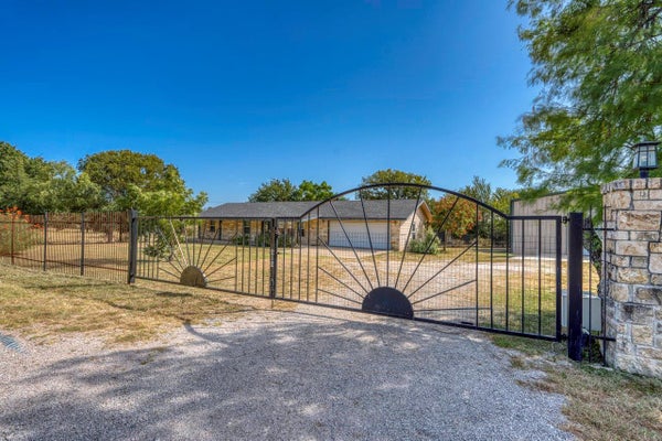 212 DEER DR, SUNRISE BEACH, TX 78643 - Image 5163f7a2d2c4e5b3f705ad2e35cfb847/2688154697