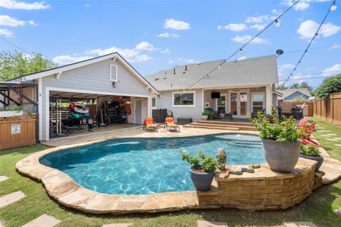 Photo of 601 W 17th ST, Georgetown, TX 78626 (MLS # 2461741)