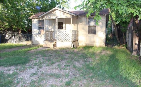 Photo of 1115 Ebert Ave #D, Austin, TX 78721 (MLS # 6467782)
