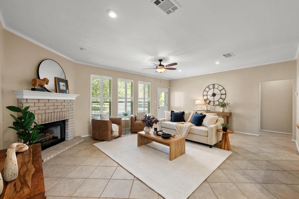 409 Shadywood LN