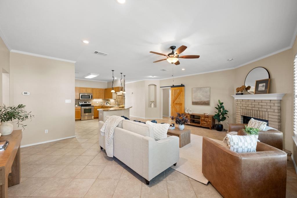 409 Shadywood LN