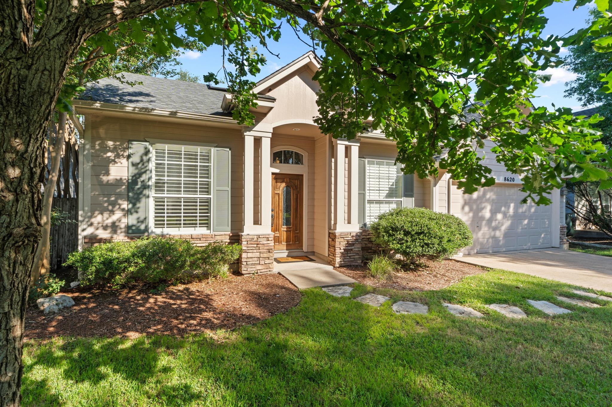 8620 Little Laura DR