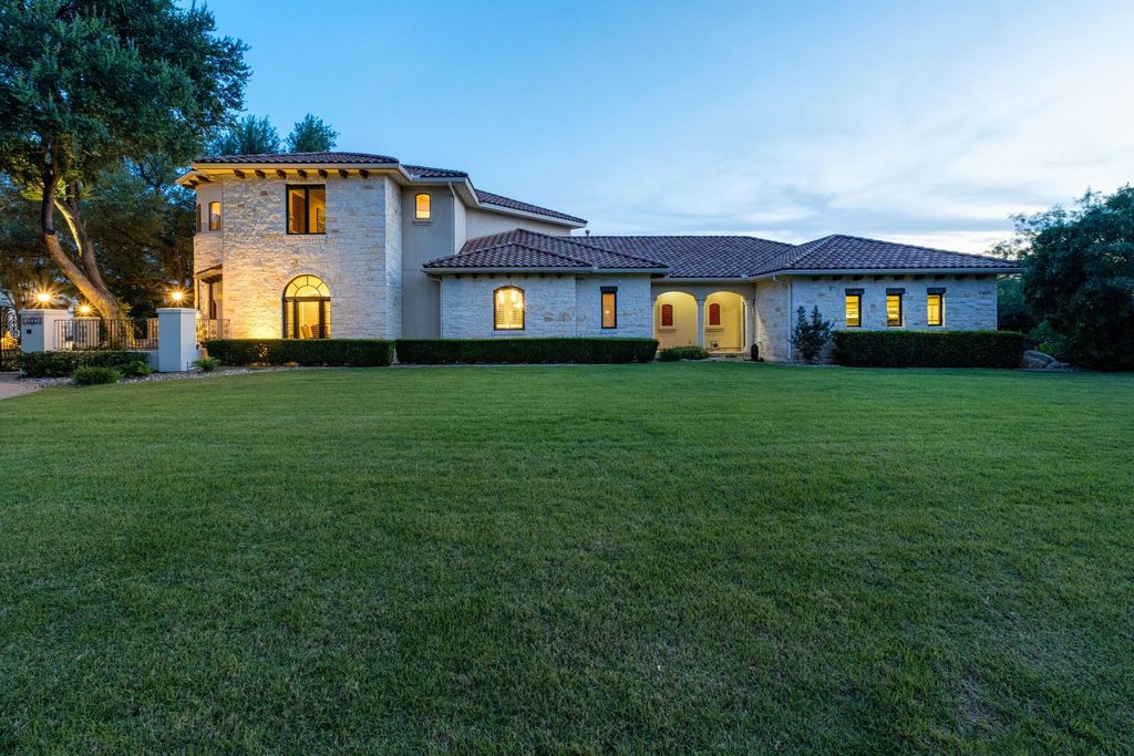 Photo of 16005 Chateau Ave, Austin, TX 78734 (MLS # 6652775)
