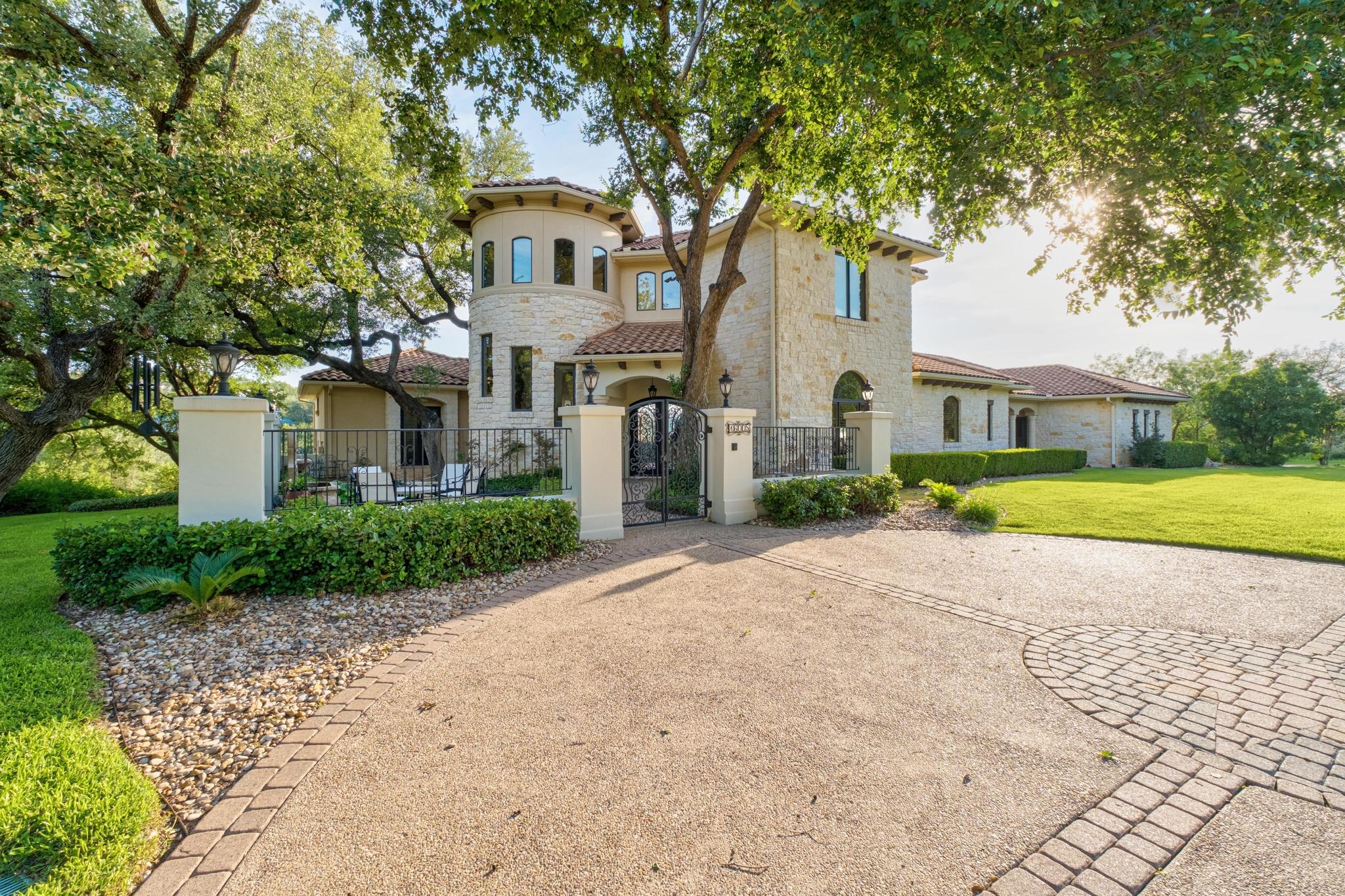 16005 Chateau Ave