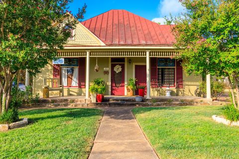 303 W Austin ST Fredericksburg TX 78624