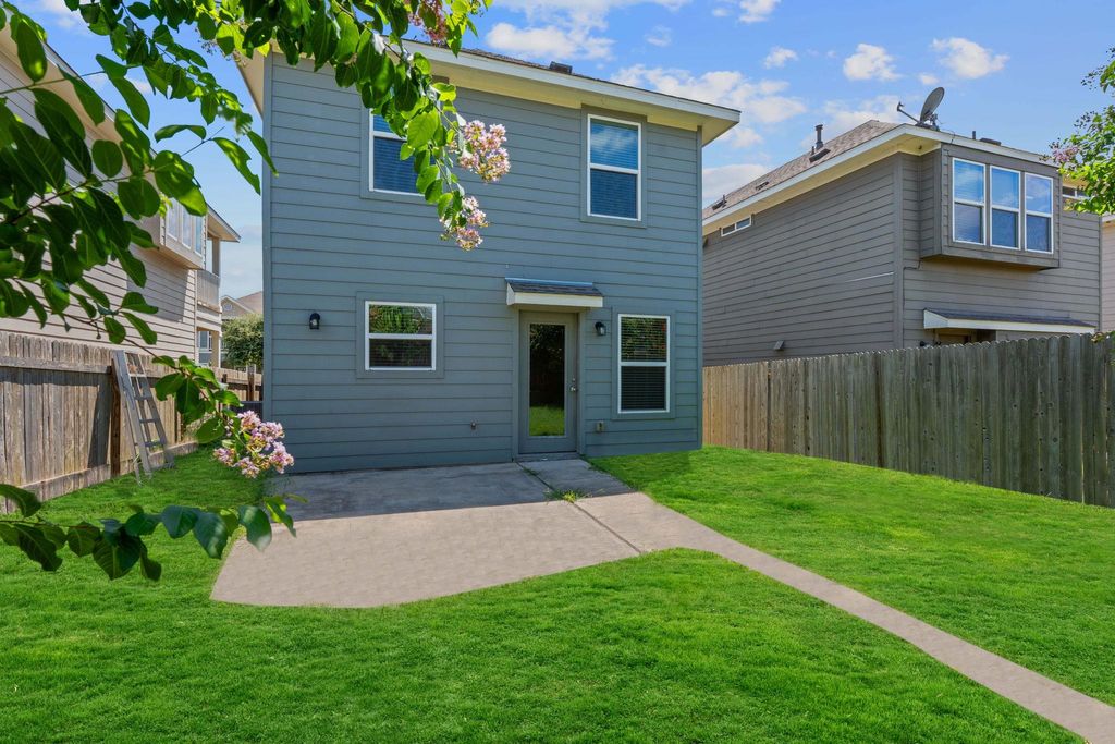 Photo of 134 Friendship Oak DR, San Marcos, TX 78666 (MLS # 8333633)