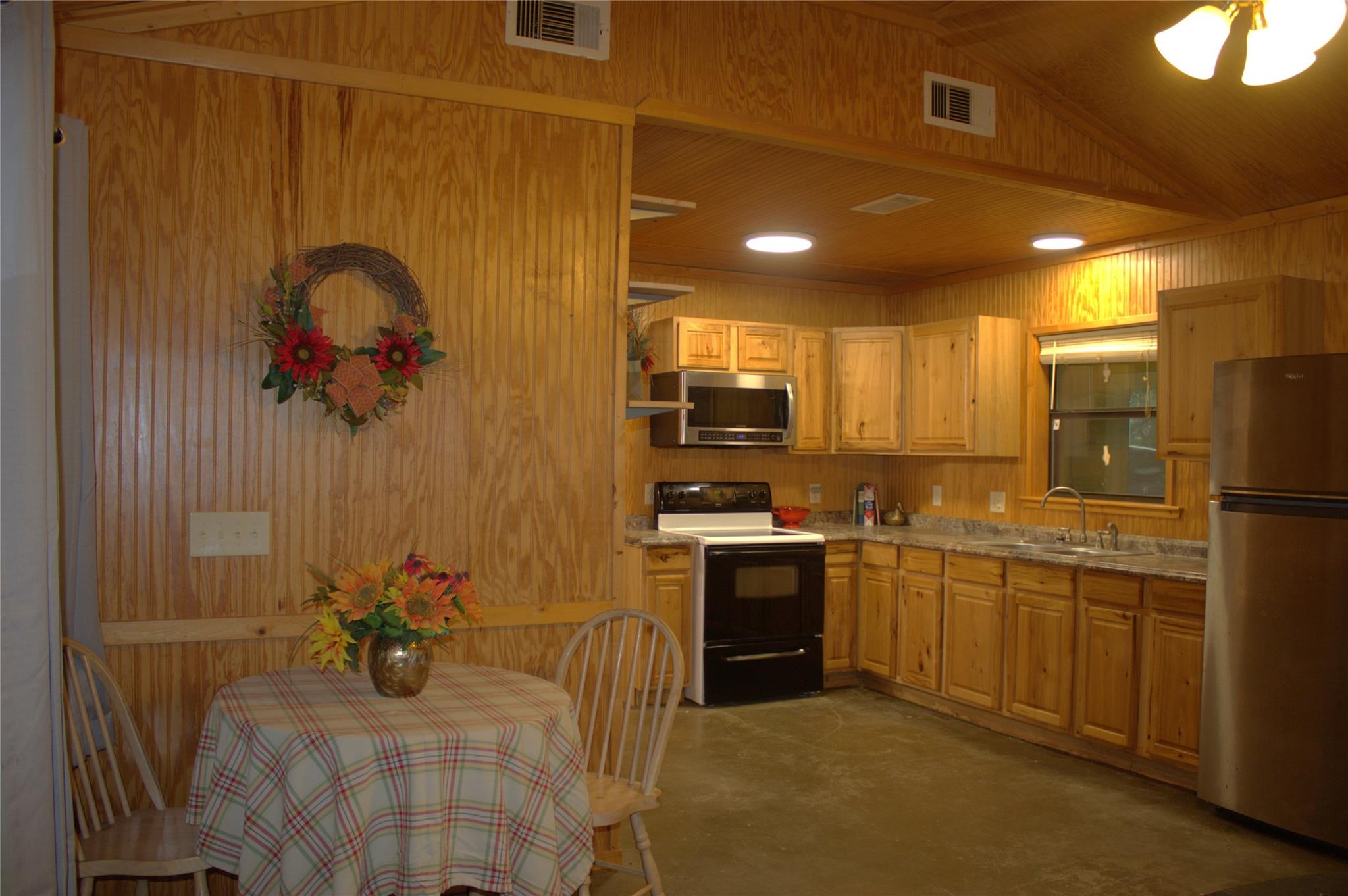 600 Jim Bowie DR