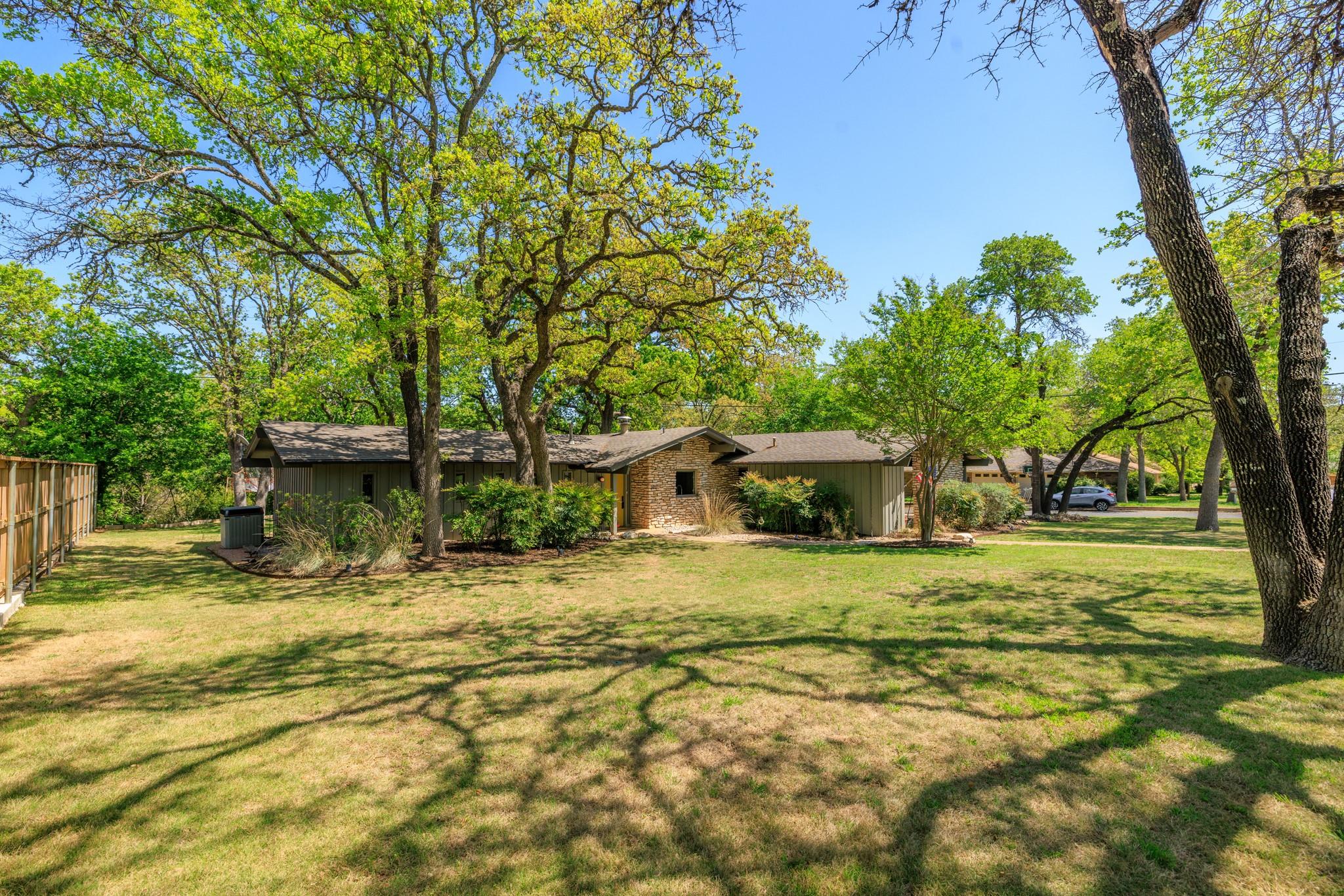 202 Tanglewood DR