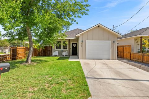 964 Allende ST Seguin TX 78155