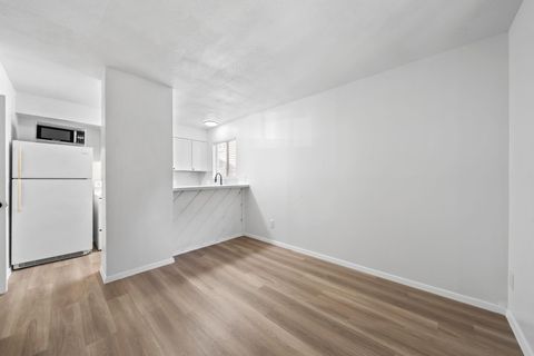 Photo of 2410 Longview ST #D-202, Austin, TX 78705 (MLS # 3396356)