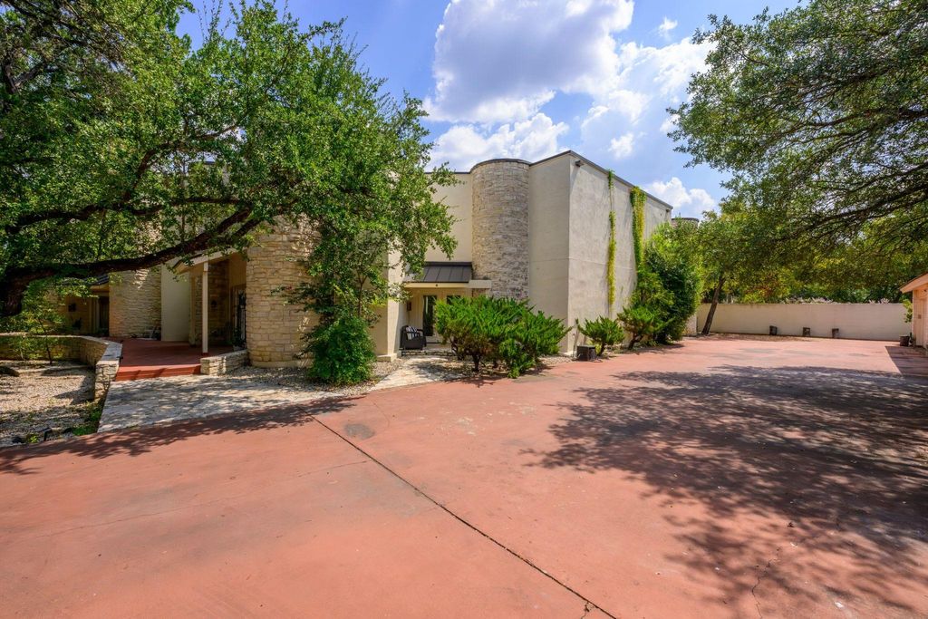 Photo for 1 Crystal Springs CT #G, The Hills, TX 78738 (MLS # 4275147)