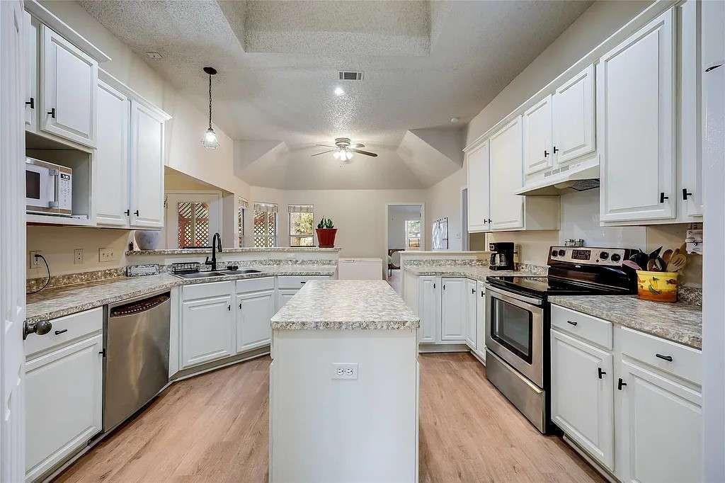 107 Patricia RD