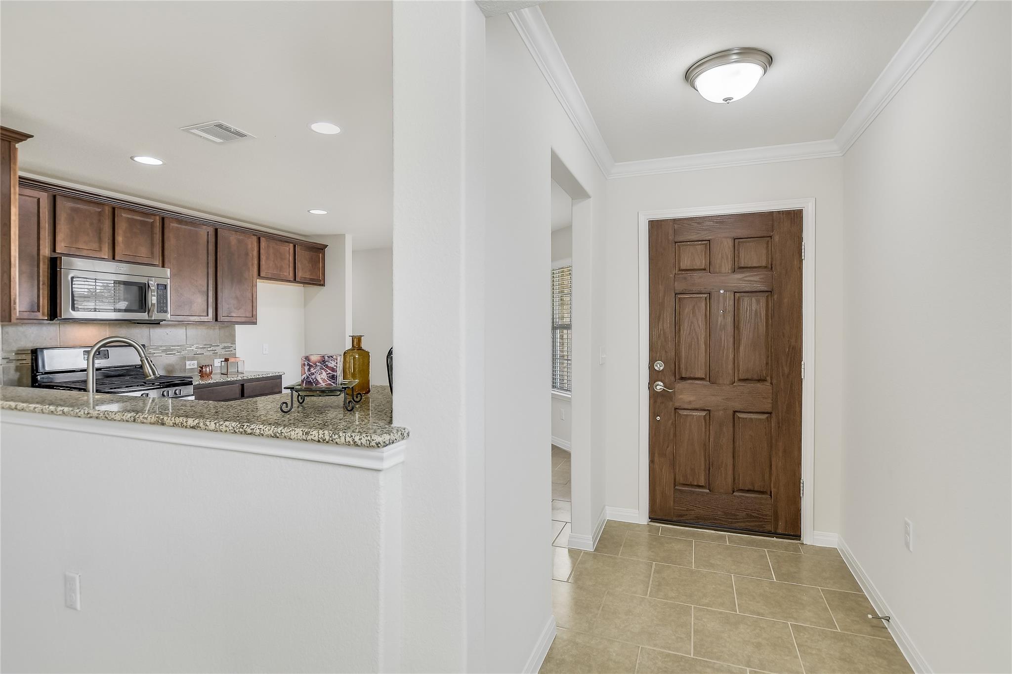 803 Hamilton LN