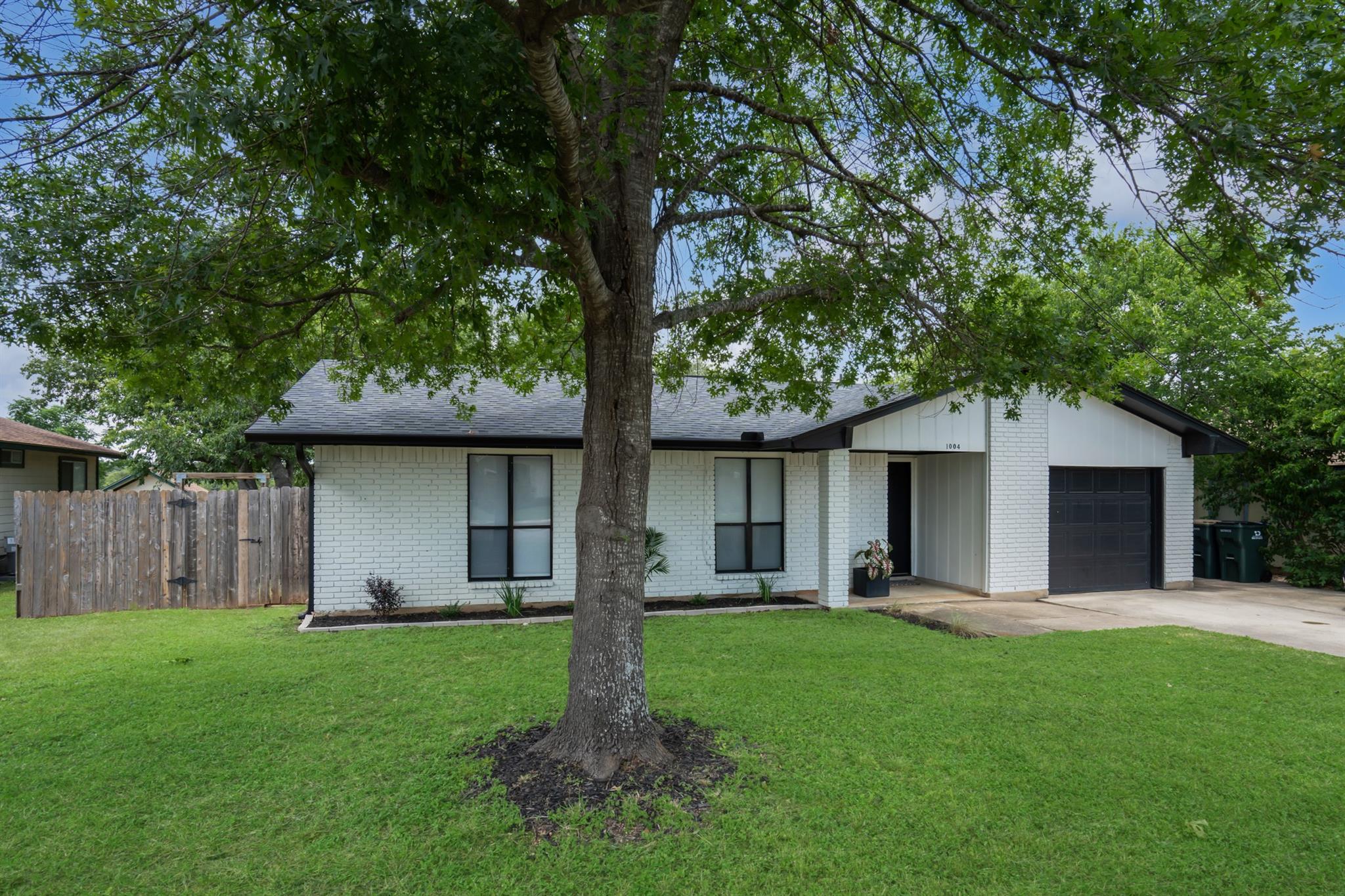 1004 Scenic DR