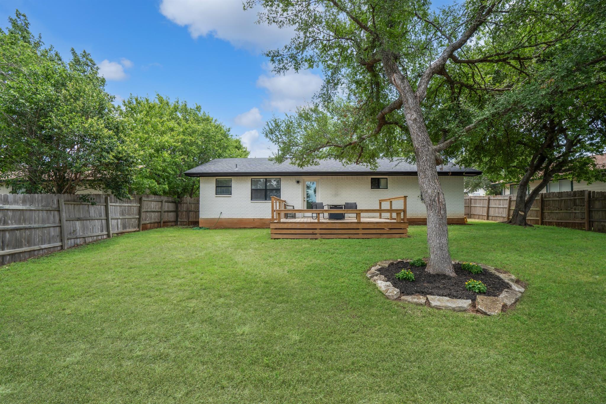 1004 Scenic DR