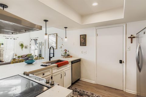 Tiny photo for 3305 W William Cannon DR #A, Austin, TX 78745 (MLS # 1608084)