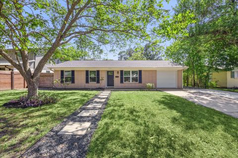 Photo of 1913 Ohlen RD, Austin, TX 78757 (MLS # 6729929)