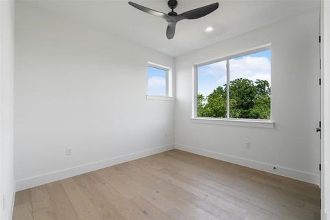 Tiny photo for 501 E Burton ST, Manor, TX 78653 (MLS # 6342149)