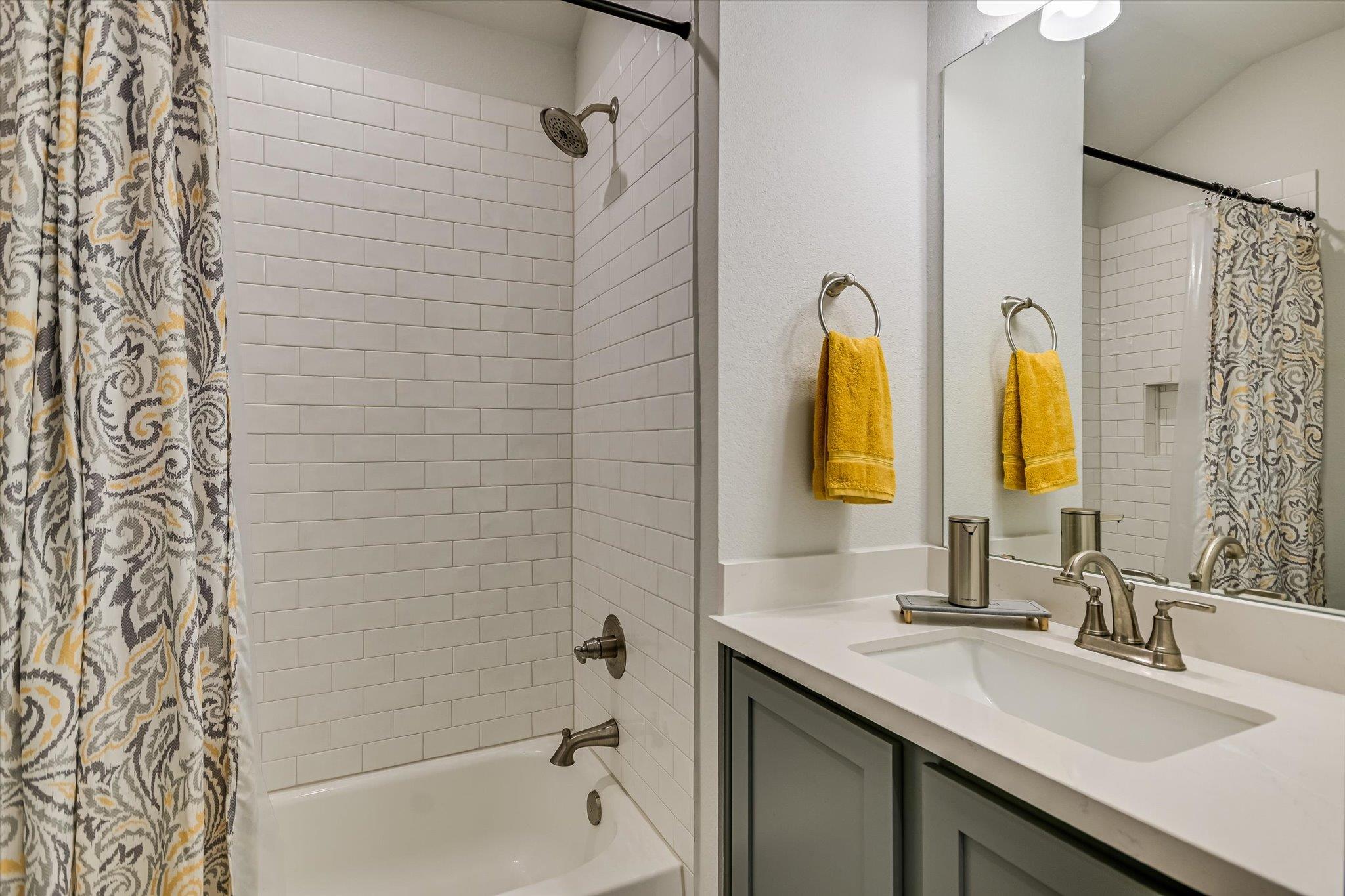 Dripping Springs, Texas 78620, United States, 5 Bedrooms Bedrooms, ,4 BathroomsBathrooms,Residential,Active,229622