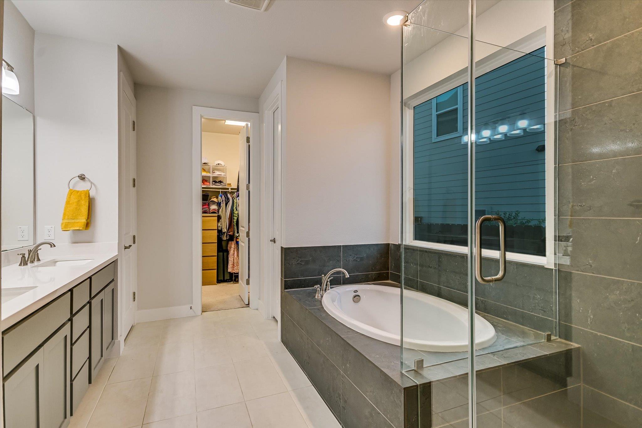 Dripping Springs, Texas 78620, United States, 5 Bedrooms Bedrooms, ,4 BathroomsBathrooms,Residential,Active,229622