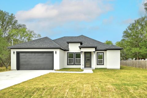 109 E Pauwela LN Bastrop TX 78602