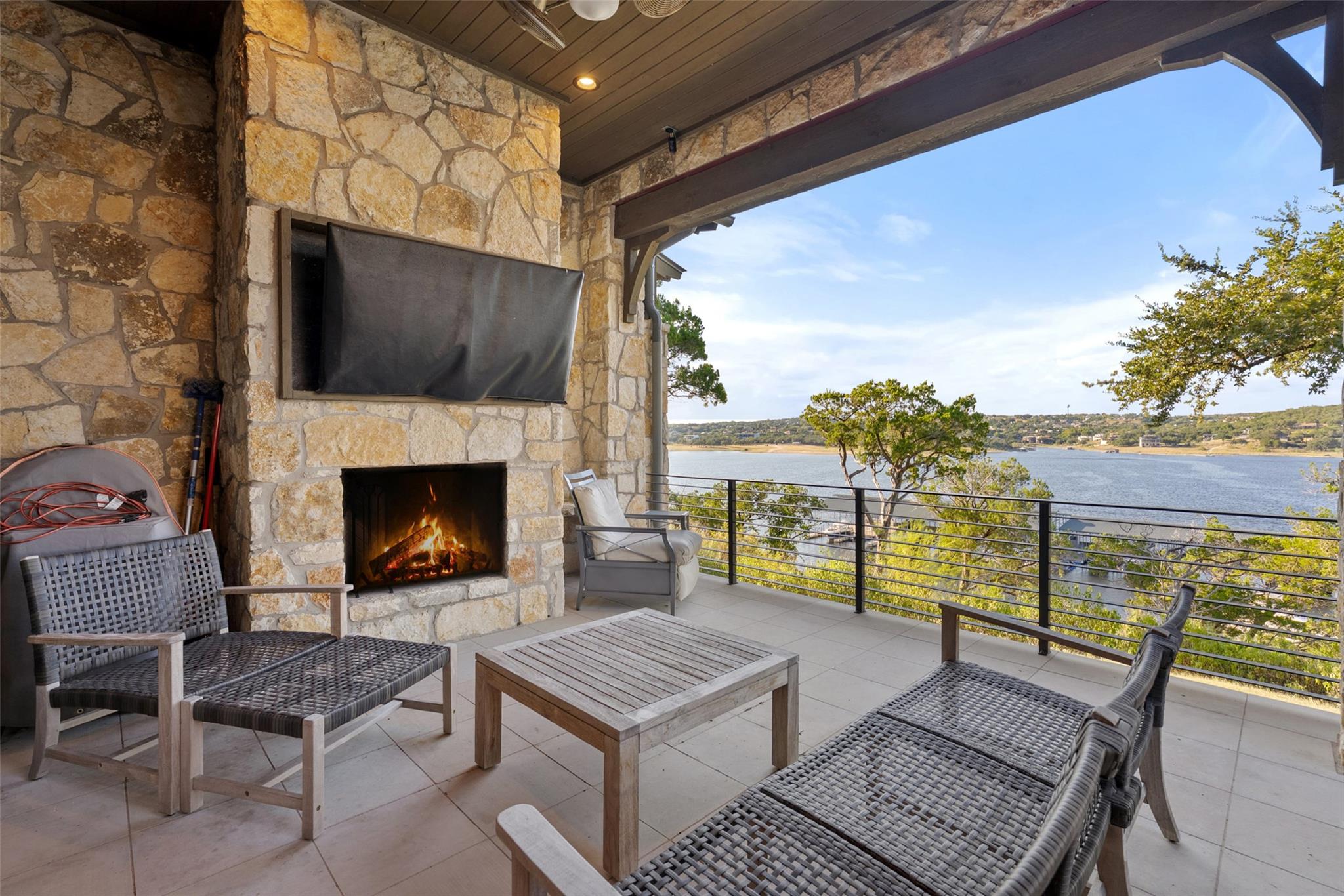 Spicewood, Texas 78669, United States, 5 Bedrooms Bedrooms, ,4 BathroomsBathrooms,Residential,Active,234322