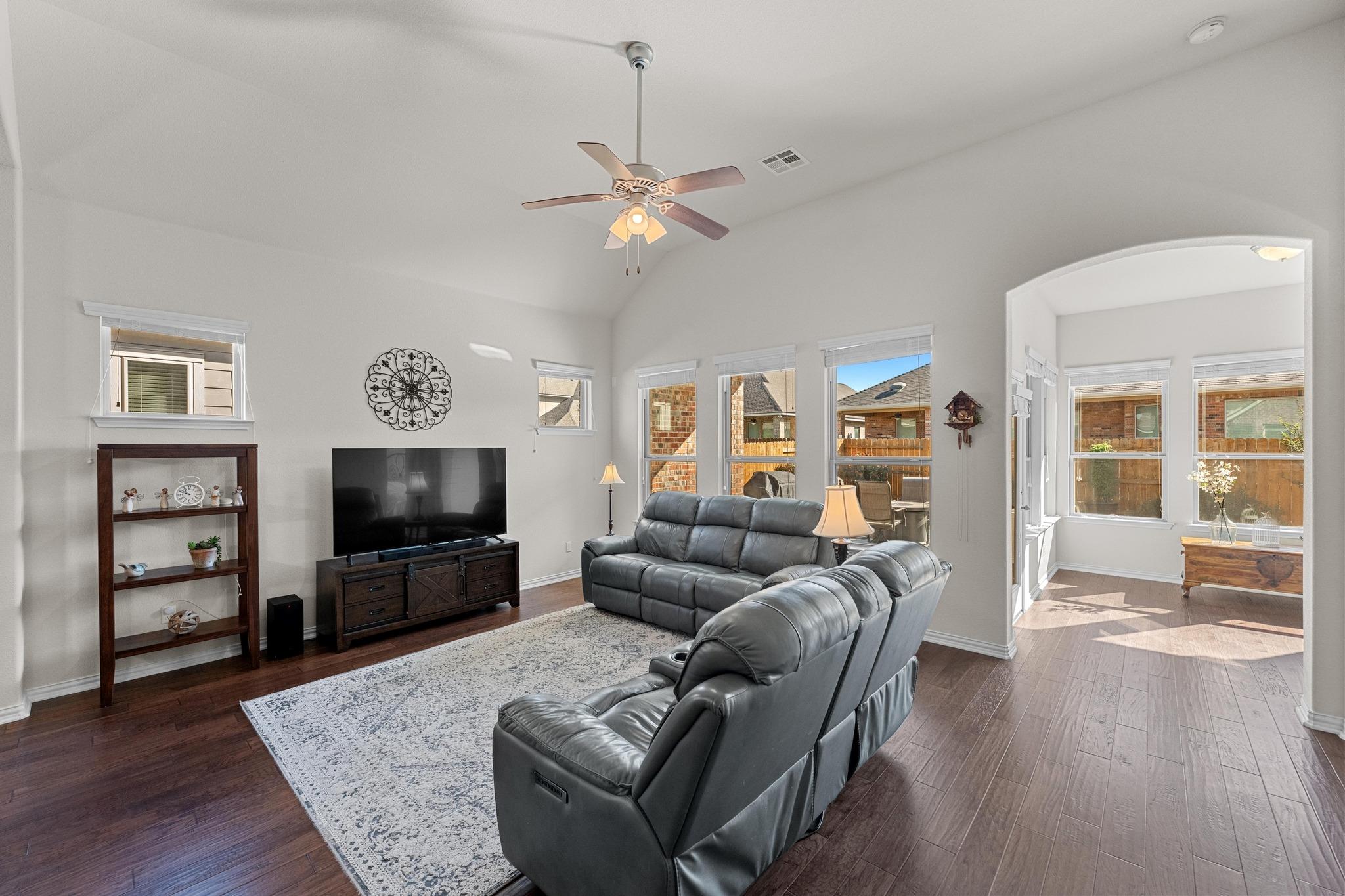 1008 Isaias DR