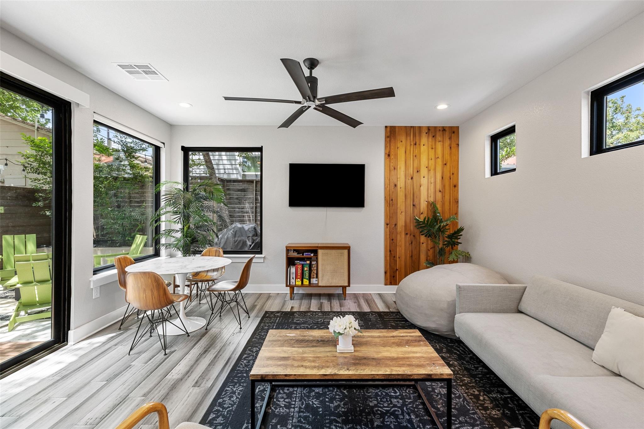 2202 Santa Rita ST