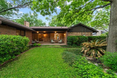 Photo of 8610 Melshire DR, Austin, TX 78757 (MLS # 5405371)