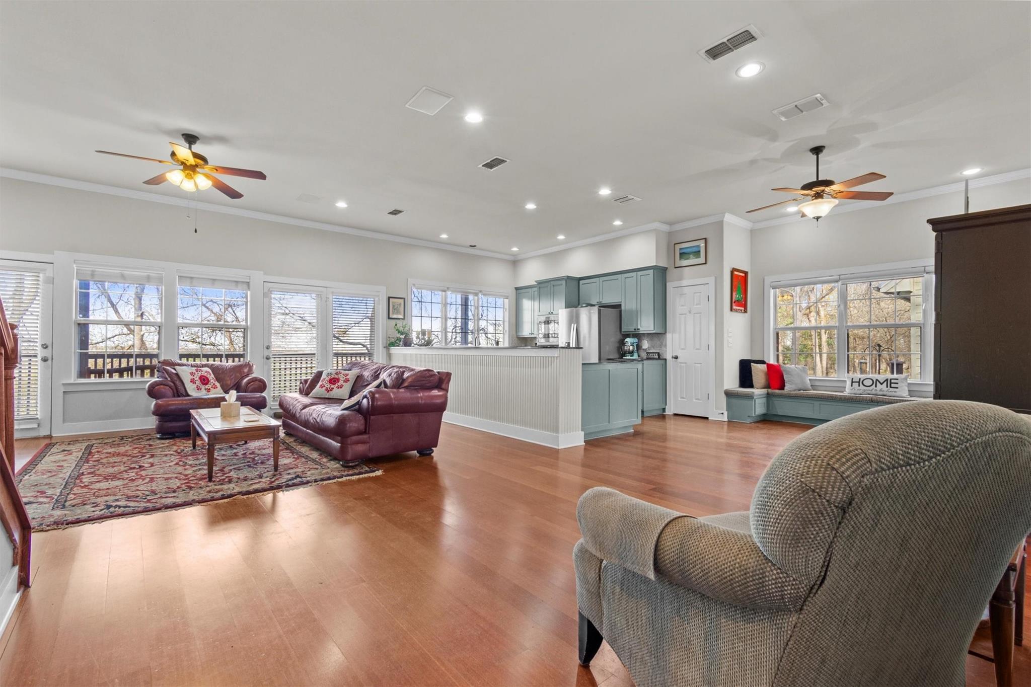 1295 Berry LN