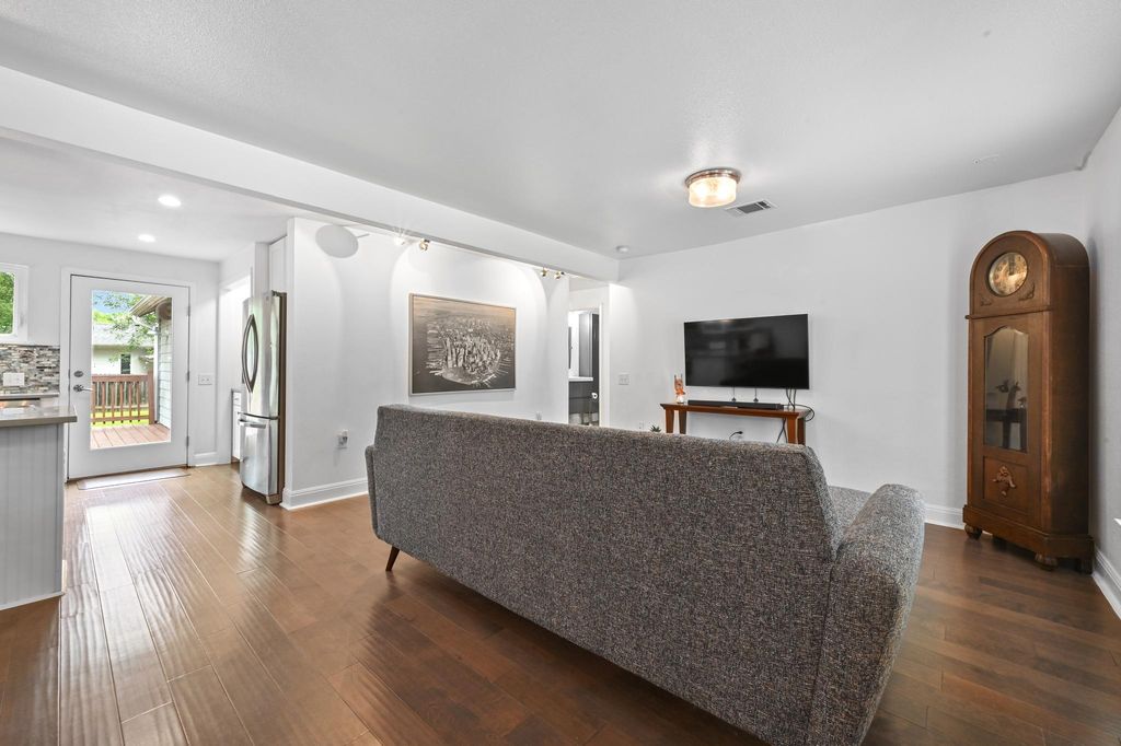 Photo of 910 E 54th ST, Austin, TX 78751 (MLS # 1412627)
