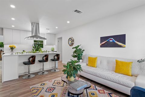 Tiny photo for 3005 Leaning Oak CIR, Austin, TX 78704 (MLS # 6107892)