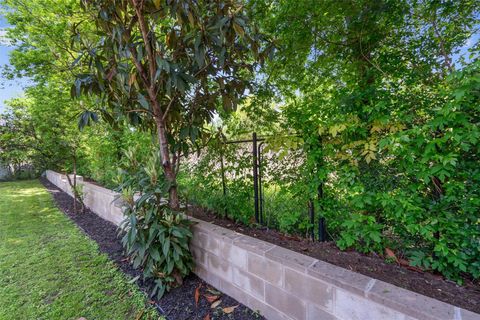 Tiny photo for 3005 Leaning Oak CIR, Austin, TX 78704 (MLS # 6107892)
