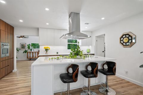 Photo of 3005 Leaning Oak CIR, Austin, TX 78704 (MLS # 6107892)