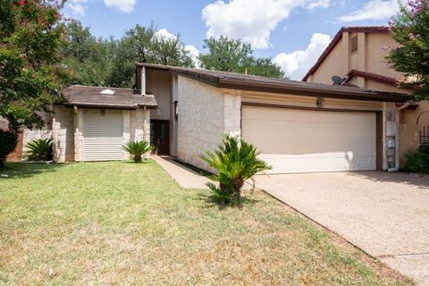 Photo of 10907 Legends LN, Austin, TX 78747 (MLS # 6470085)