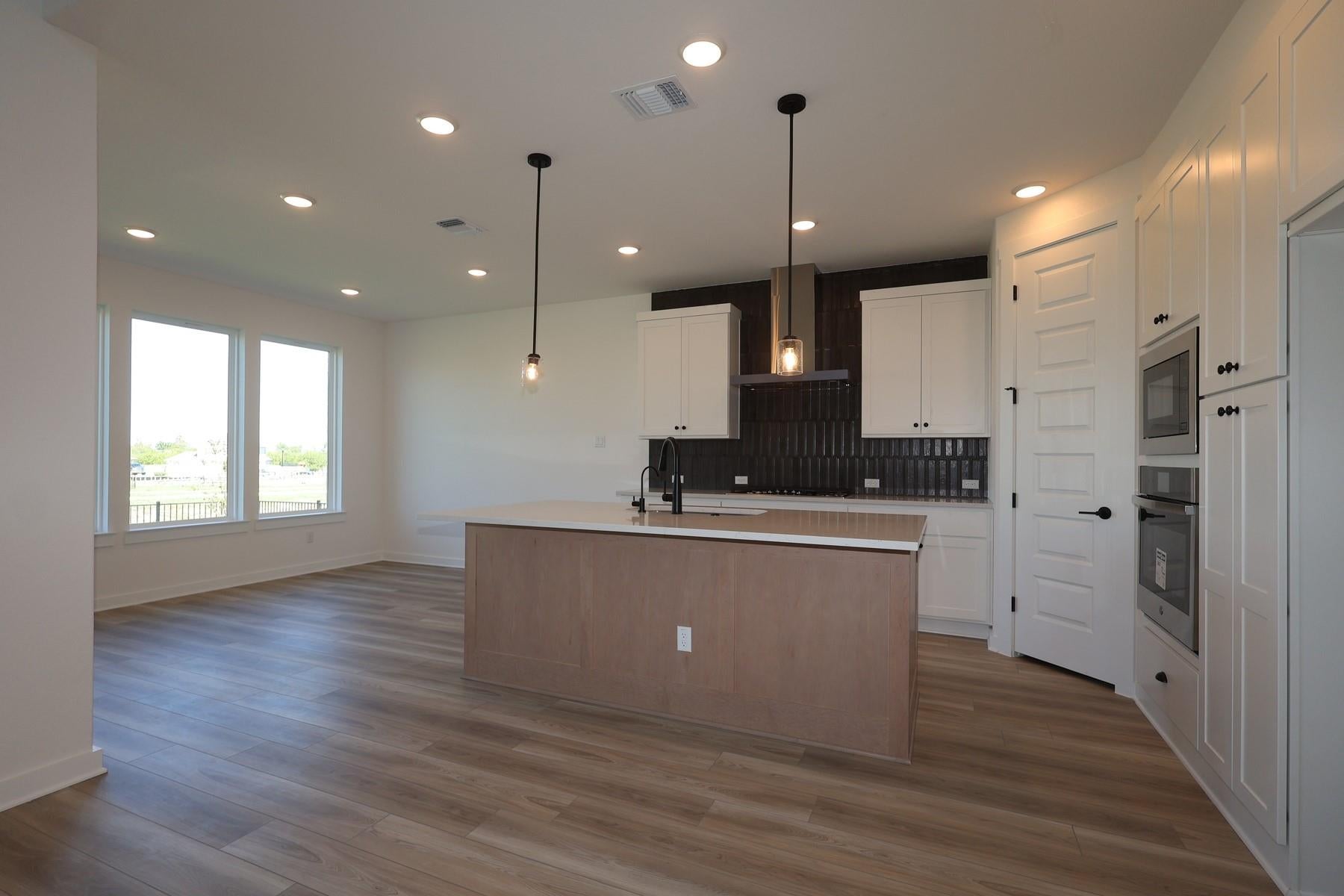 541 Bloomington Loop