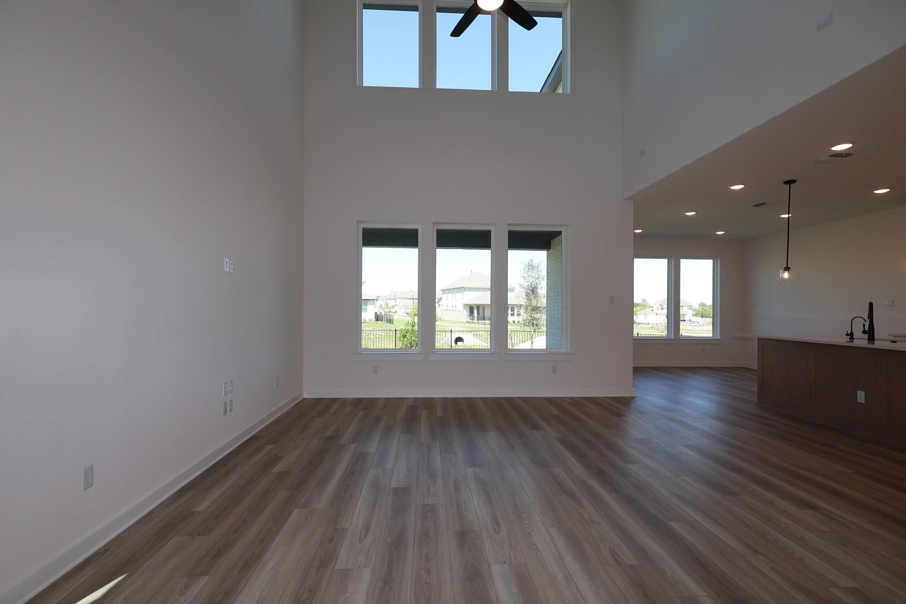541 Bloomington Loop