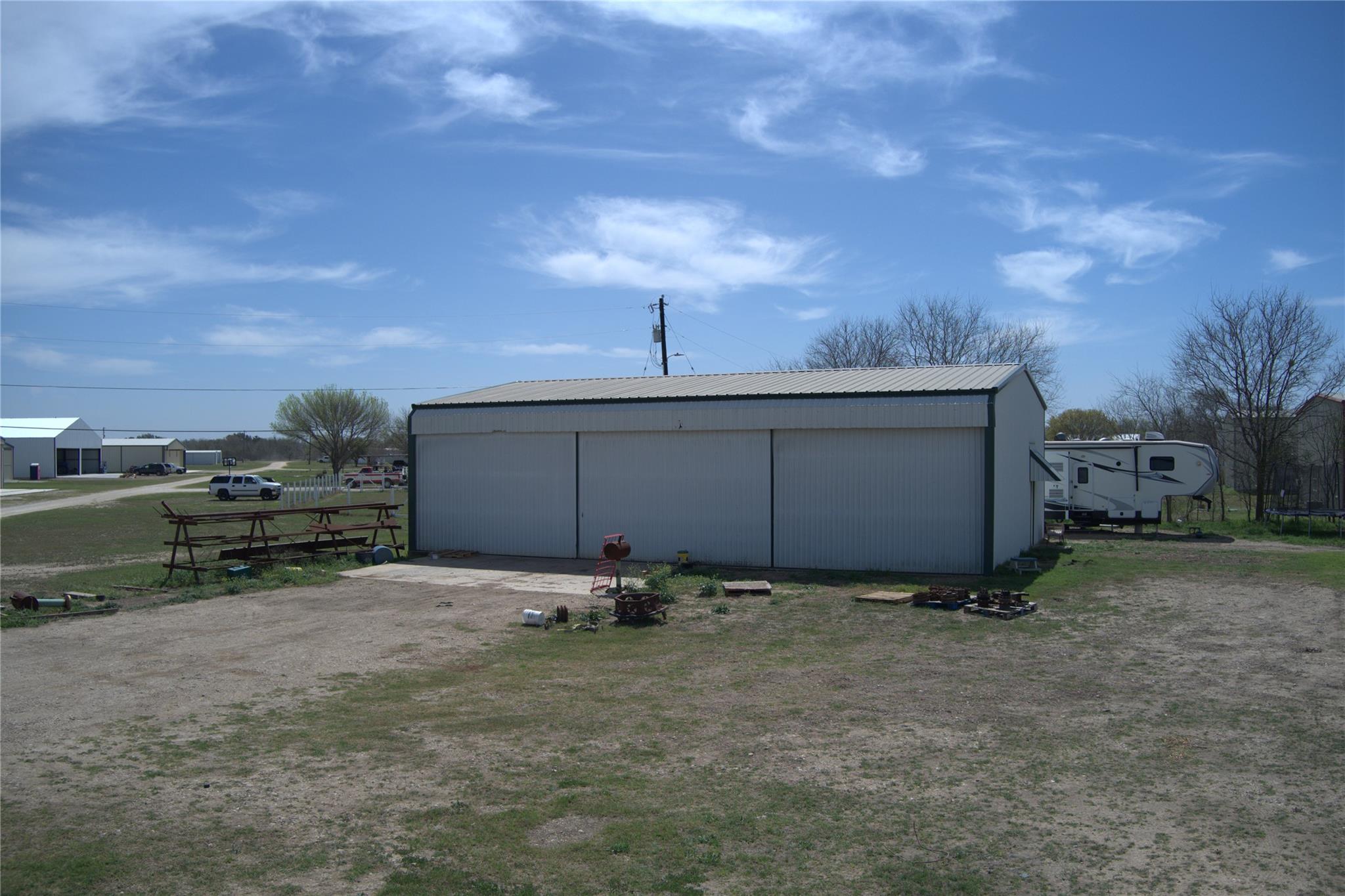 319 Windsock LN