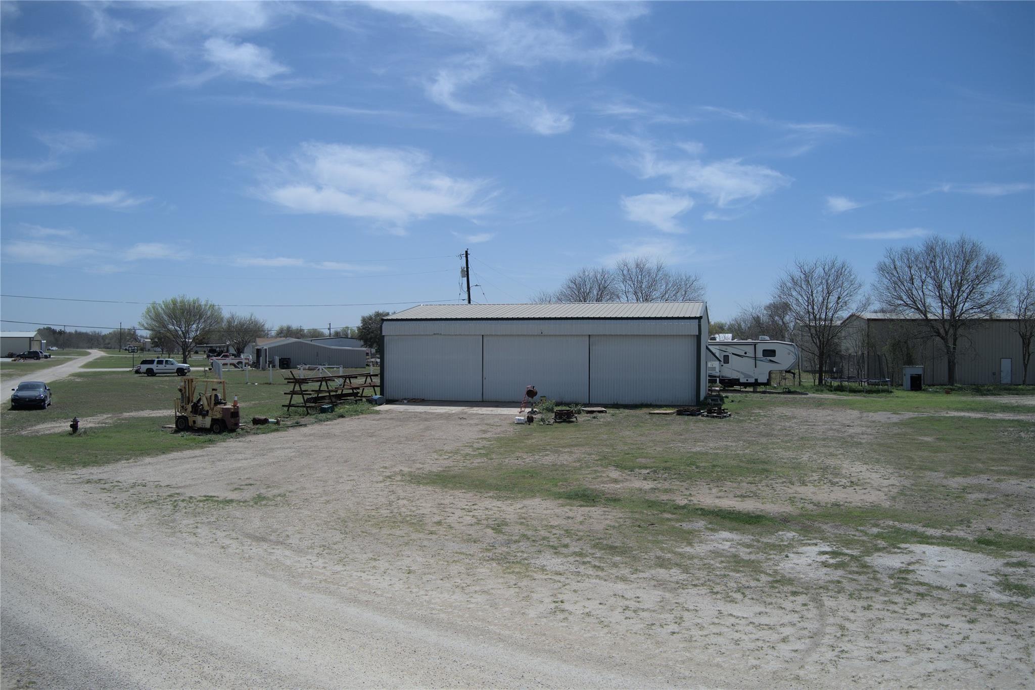 319 Windsock LN